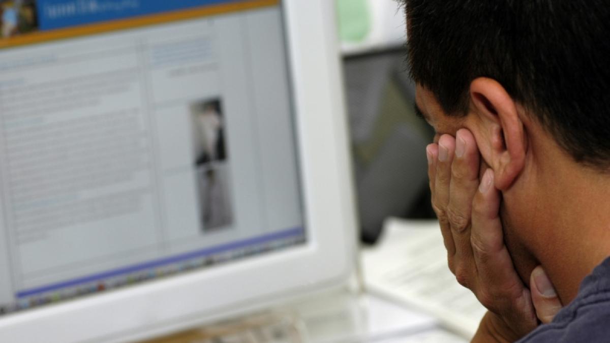 Plăţi online:  e-servicii, la pămînt 