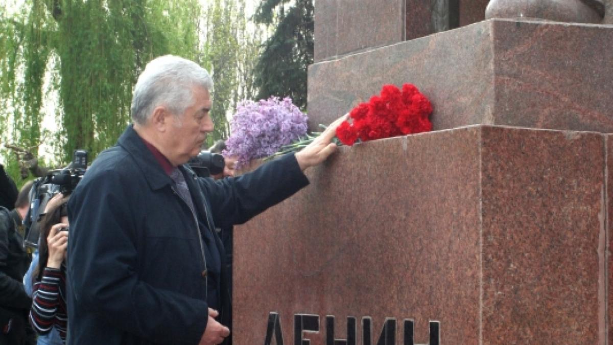 Voronin vrea să intre în UE cu Lenin în braţe