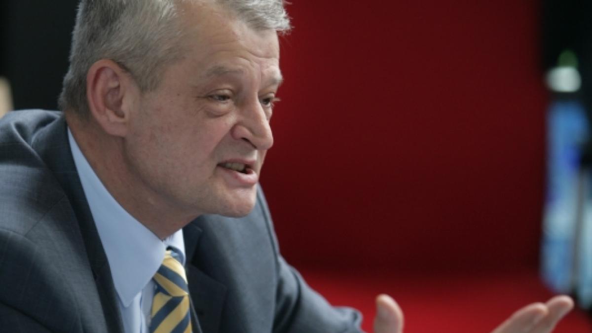 Sondaj: Oprescu, fruntaş, Orban şi Blaga, la egalitate