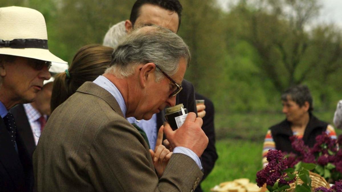 Gusturi regale: Prinţul Charles a poftit la gemul de rubarbă