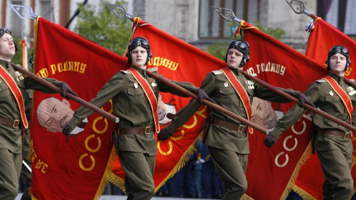 Ziua Victoriei, cu tancuri şi rachete