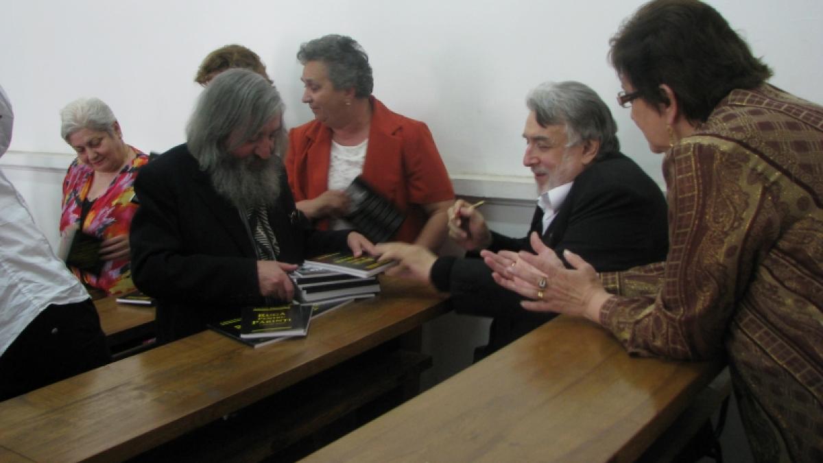 Păunescu, înapoi la Odobescu