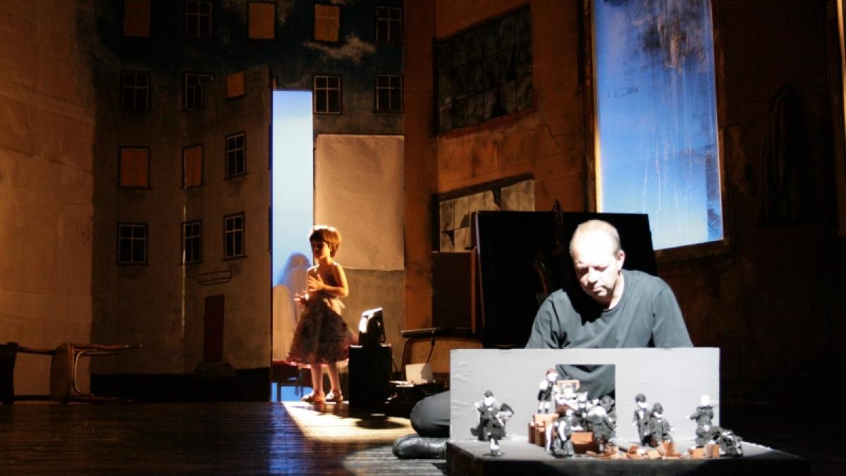 Omul de teatru şi fantomele