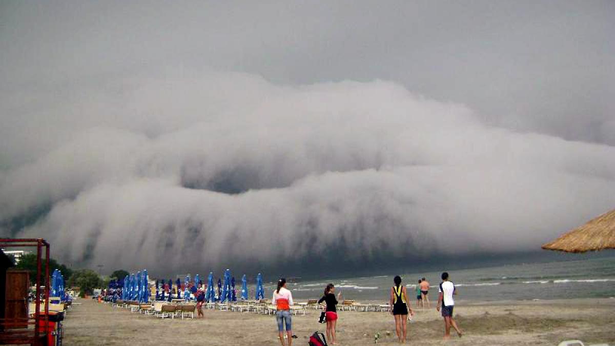 Mamaia - Imagini de furtună   
