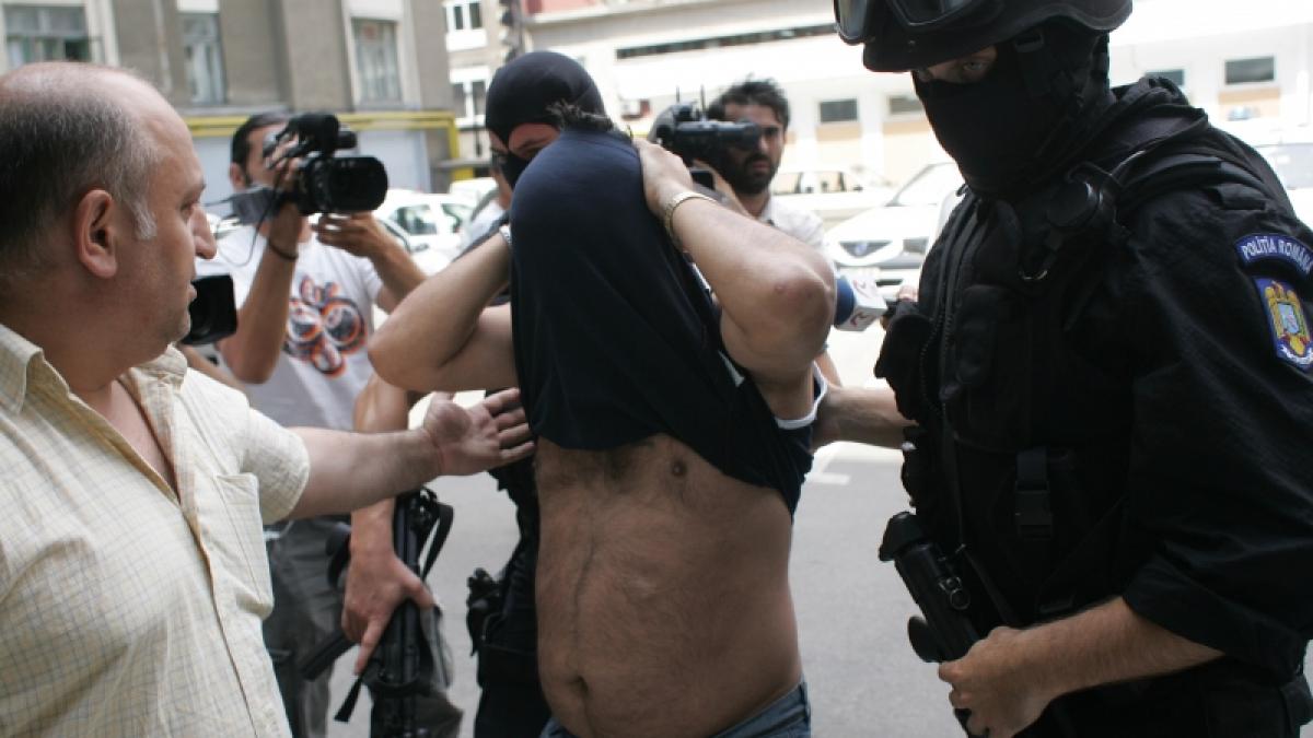 Sile Pietroi bagă justiţia în război