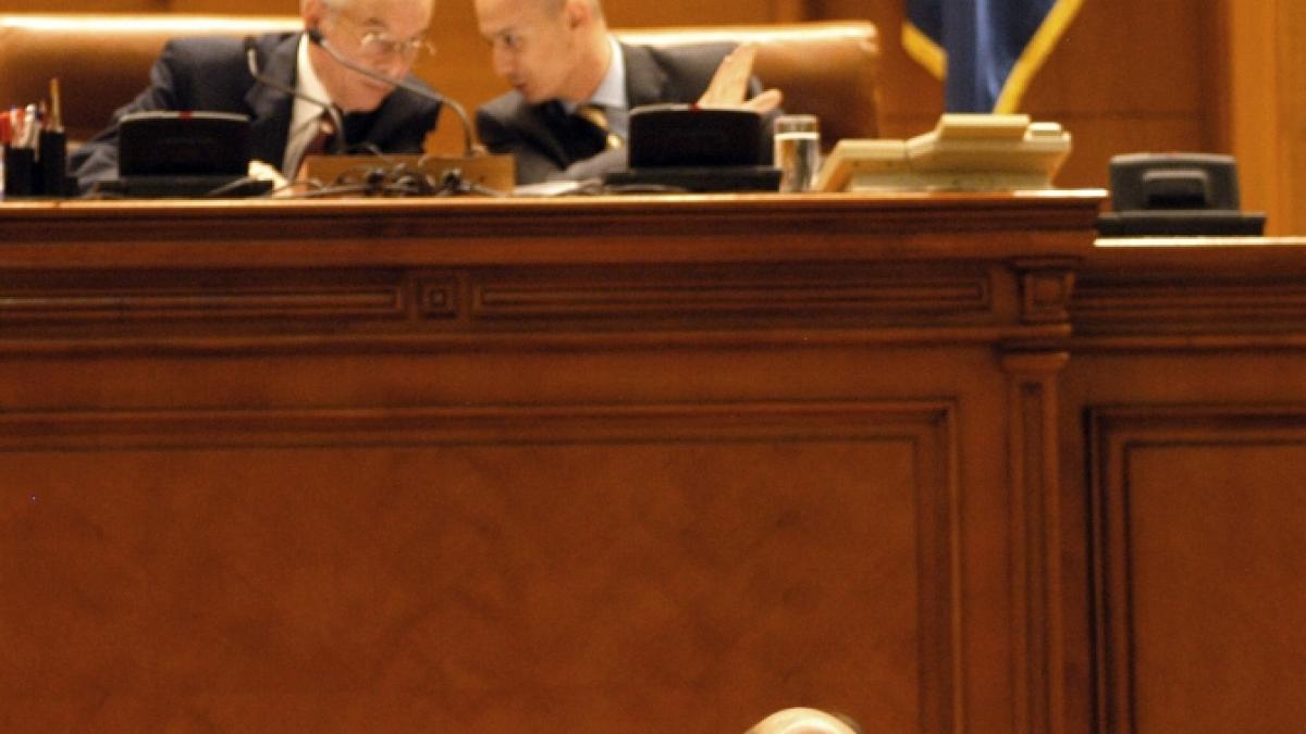 Scrisori acide Băsescu – Olteanu