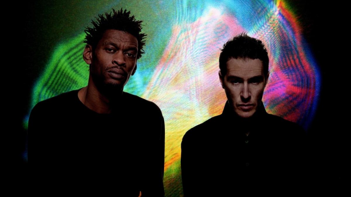 Show total cu Massive Attack