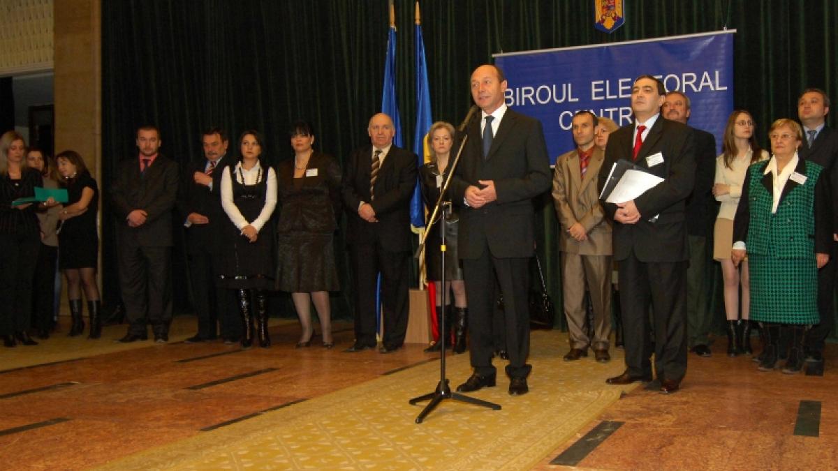 Mulţi, dar cam tăcuţi