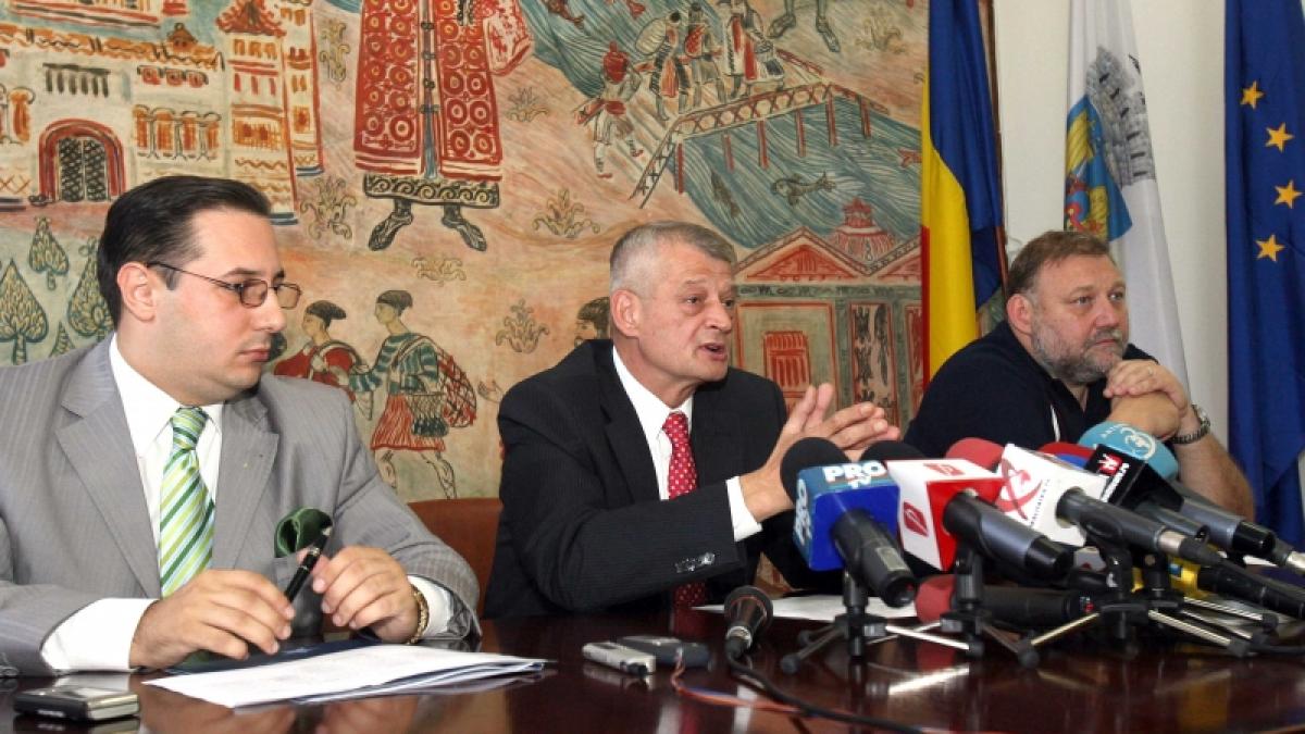 Oprescu a făcut împărţeala