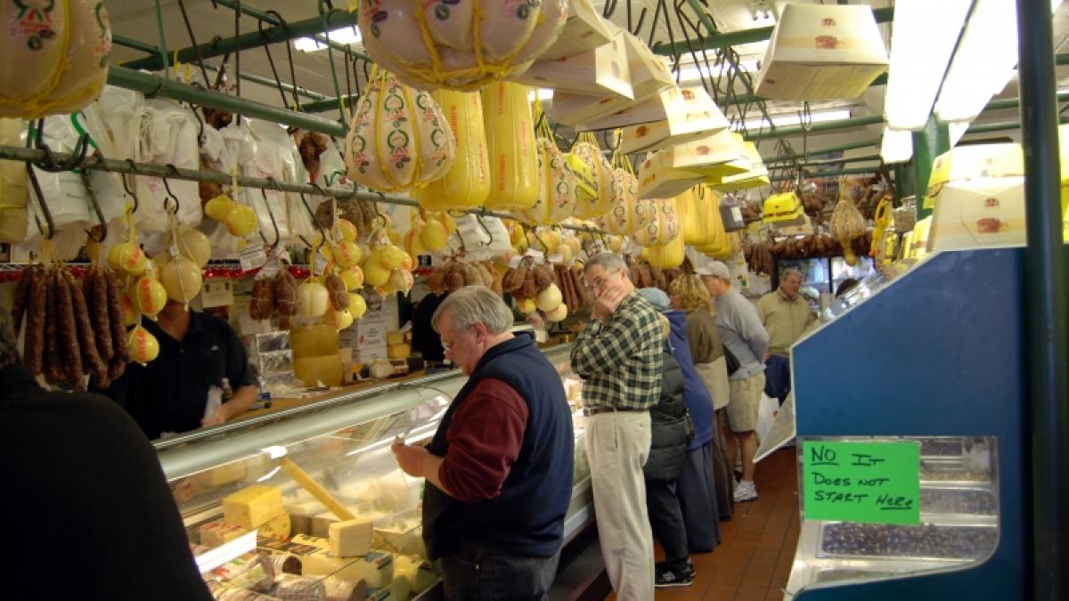 Peste o tonă de alimente stricate
