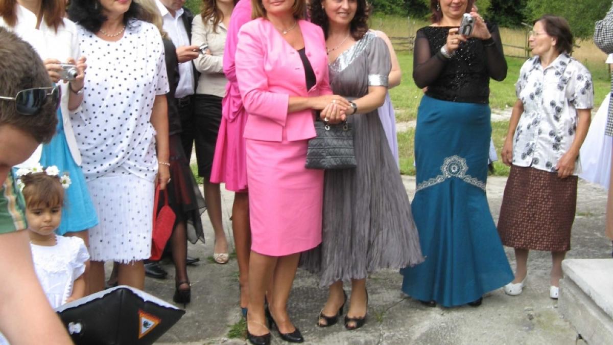 Nuntas pe banii statului