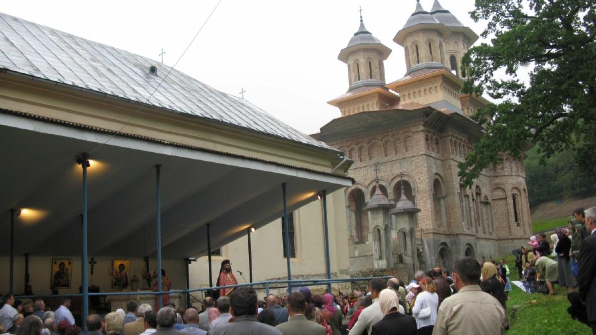 Spre Nicula, pe jos, "în cote şi jerunche"