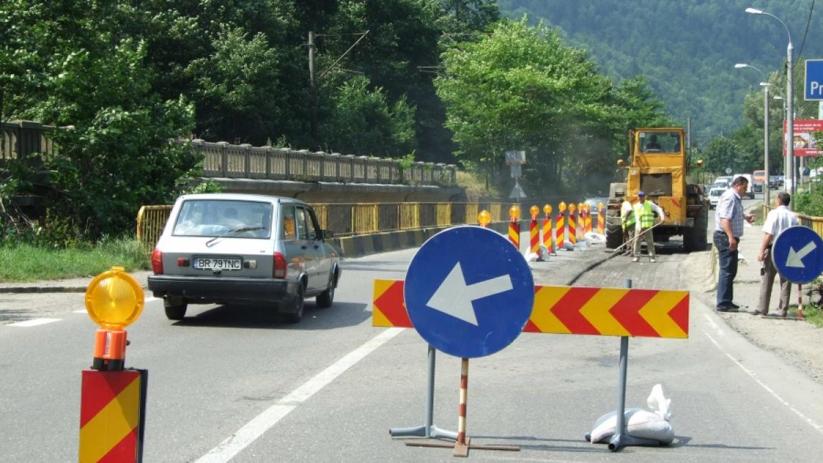Podul Azuga strică vacanţa