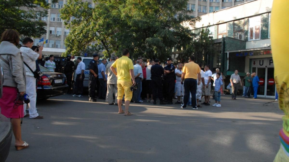&Icirc;mpuşcat mortal în plină stradă