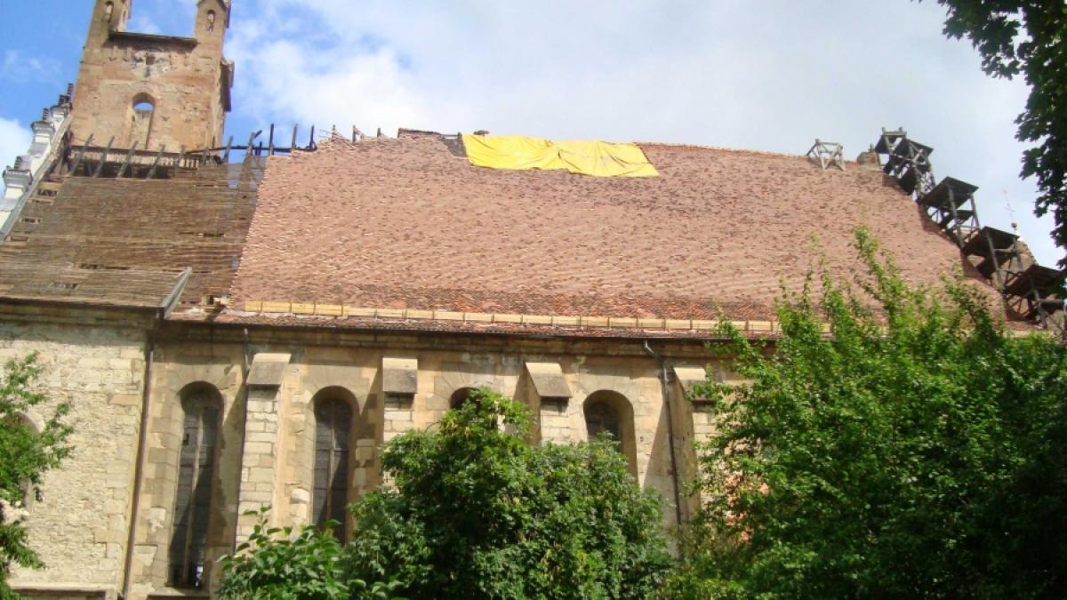 Turnul simbol, răpus de flăcări 