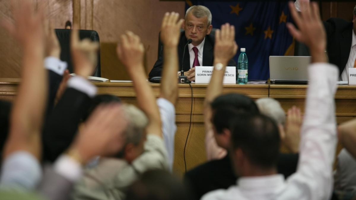 Interesele mobiliare: Scandal la Capitală