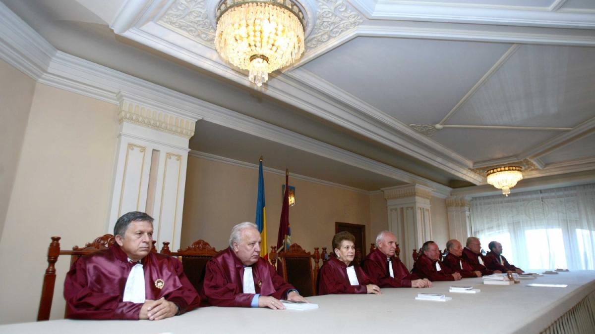 MINIŞTRI PARLAMENTARI - Daţi mai uşor Justiţiei