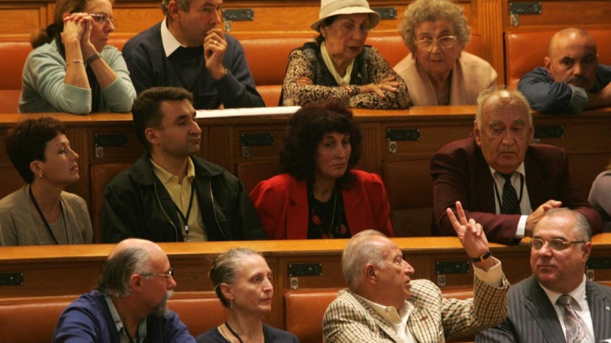 CONTESTAŢIE LA CURTEA CONSTITUŢIONALĂ - Alianţa PNL-PD-L apără mafia imobiliară