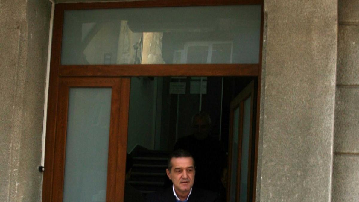 CAZUL VALIZA - Gigi s-a dus la Parchet ca să ajungă la meci