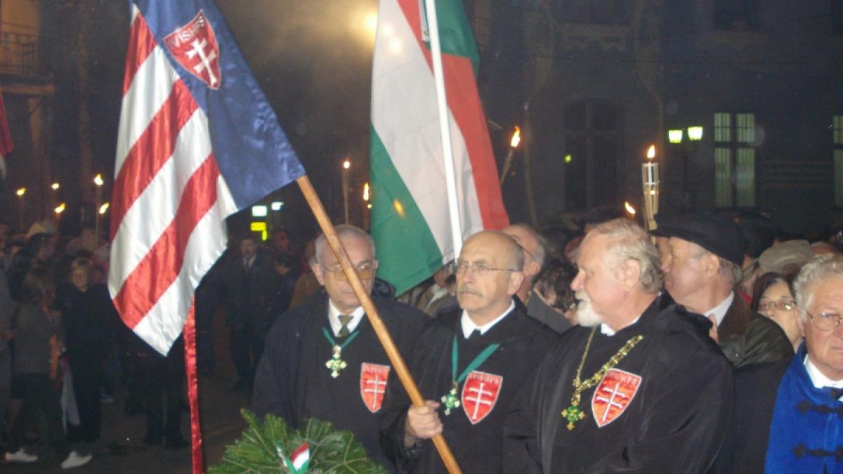 Băsescu mână-n mână cu autonomiştii şi revizioniştii maghiari