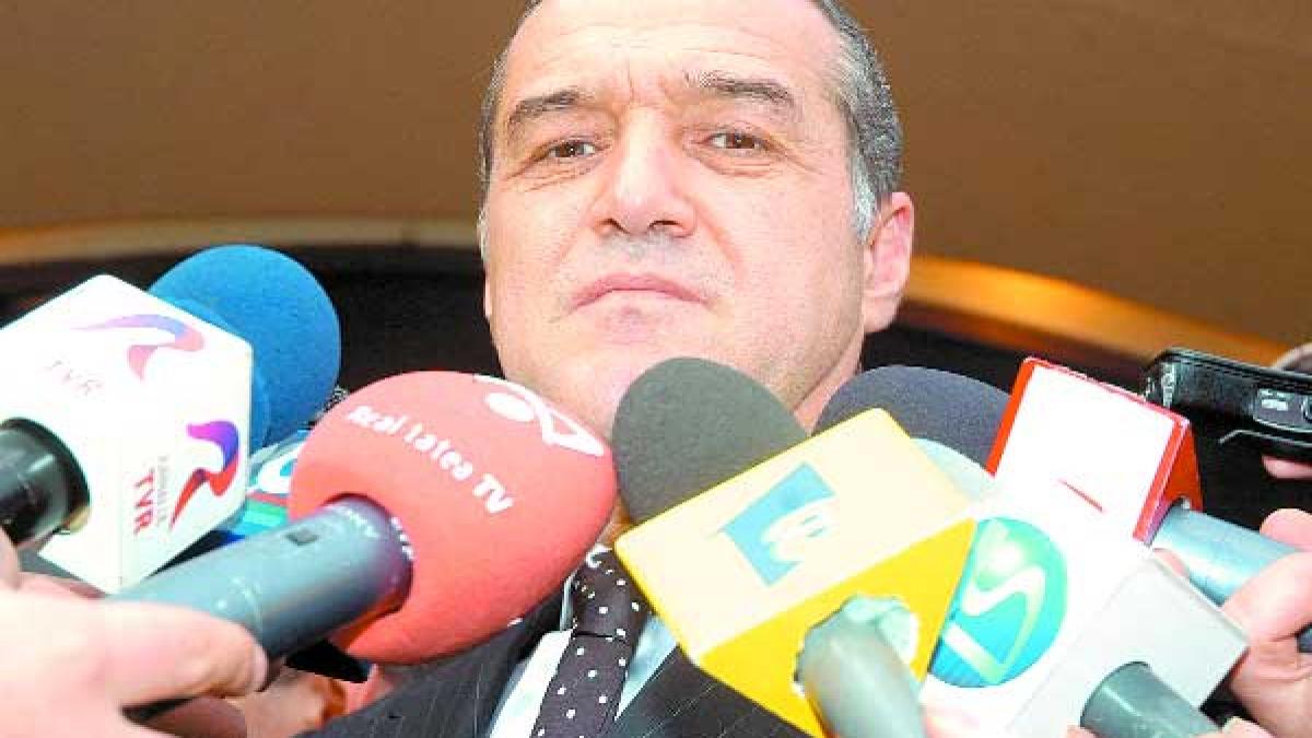 Dinamo – STEAUA / "Ceauşescu, Iliescu, Becali"