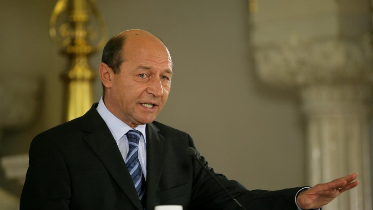 TĂIAT DE LA VICTORIA / Băsescu îl atacă pe premierul magnaţilor
