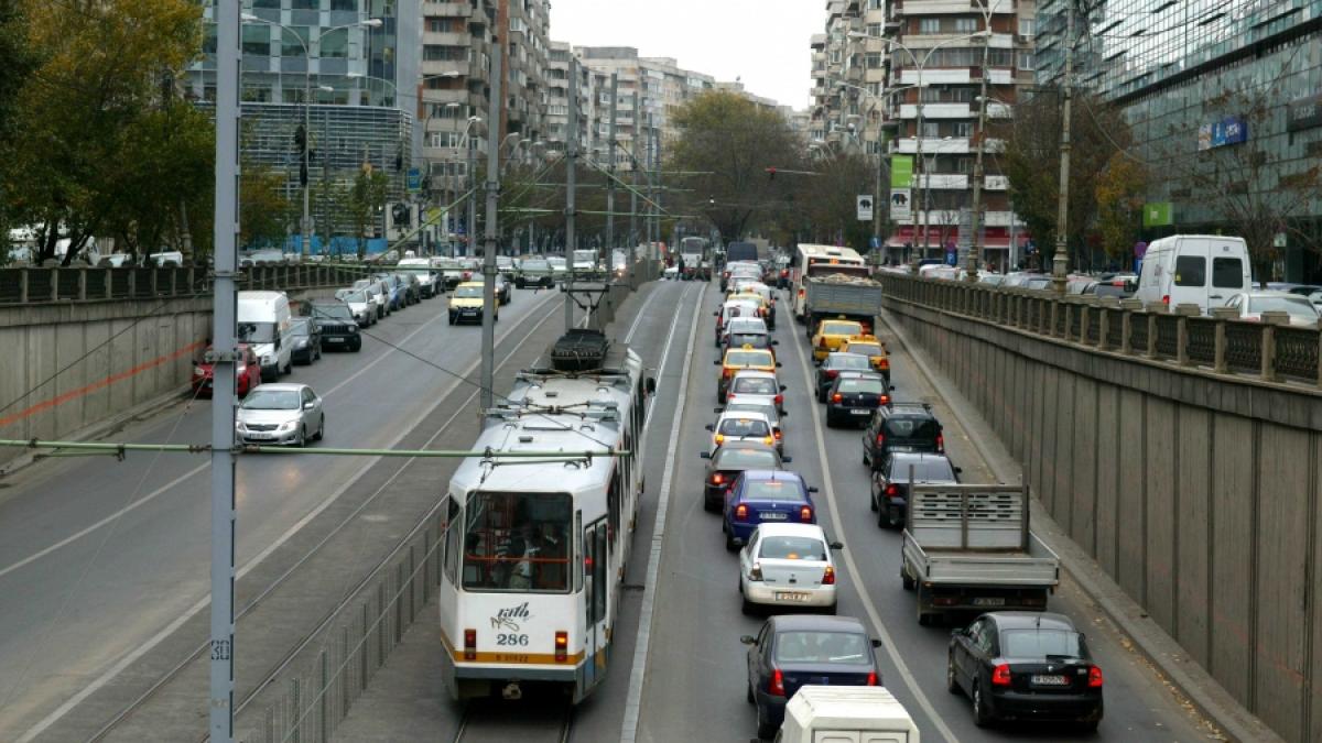AUTORITĂŢILE NE SF&Acirc;TUIESC SĂ NE OBIŞNUIM / "Aceasta este situaţia, doamnă!"
