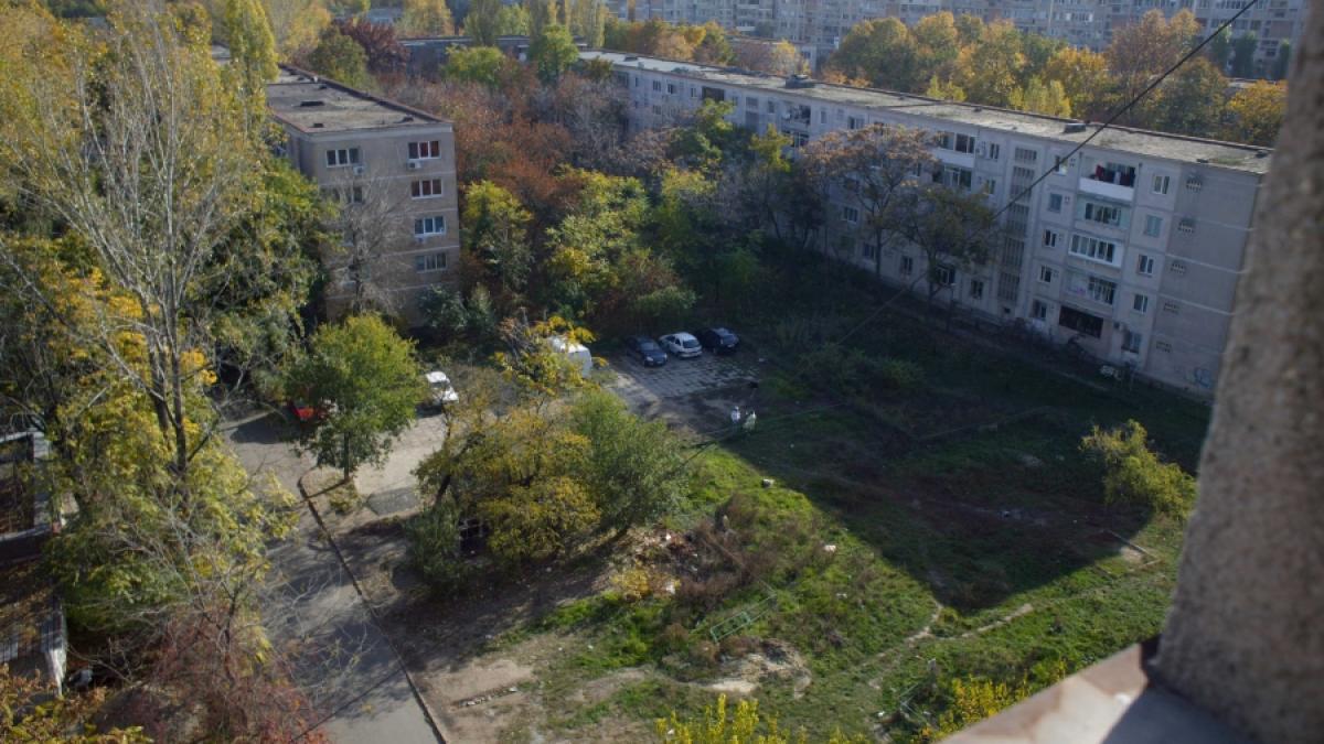 AZILUL MILIARDARILOR IMOBILIARI / Şapte bătrâni paravan pentru afaceri colosale