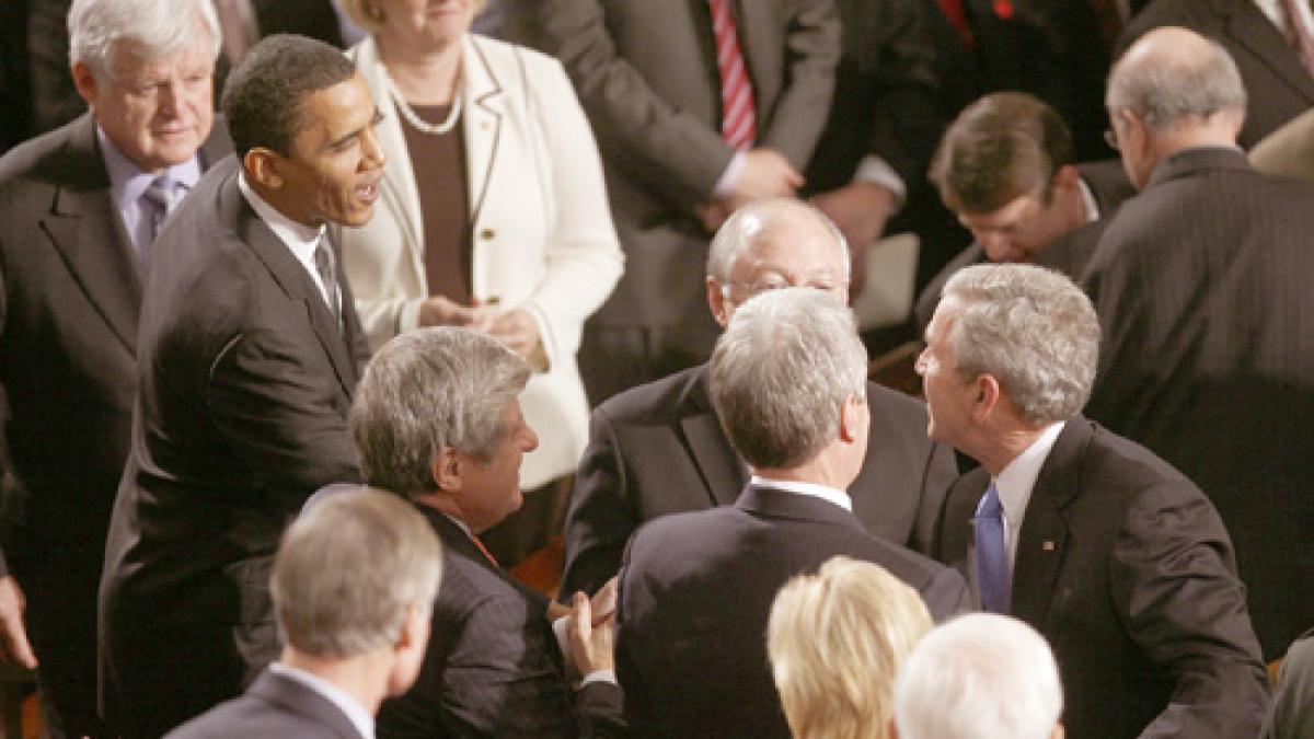&Icirc;NTĂLNIRE INCOMODĂ - Obama şi Bush, la Casa Albă