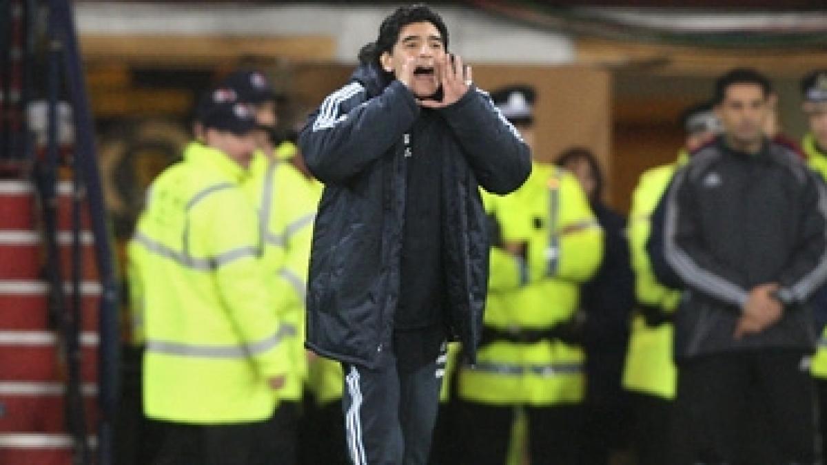 Diego Maradona la debut: Eu am cunoscut infernul. Pe voi vă invit să cunoaşteţi paradisul!