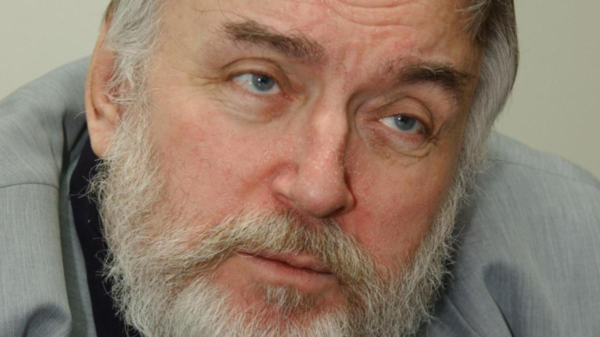 Adrian Păunescu: "Gubernie liberală cu caracter mafiot bolşevic"