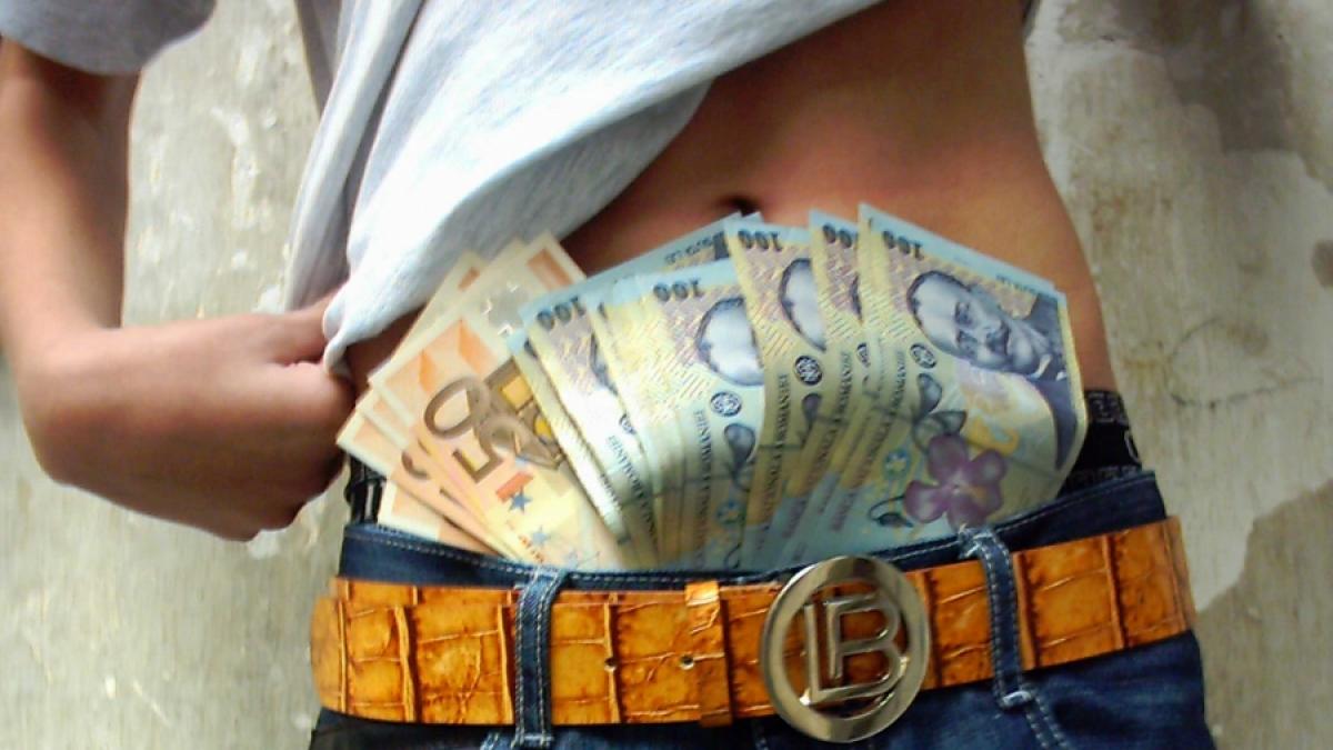 VERSURI, VERSAŢI, VERSACE / "Am talentu’ unikat, sunt bomboană de băiat"