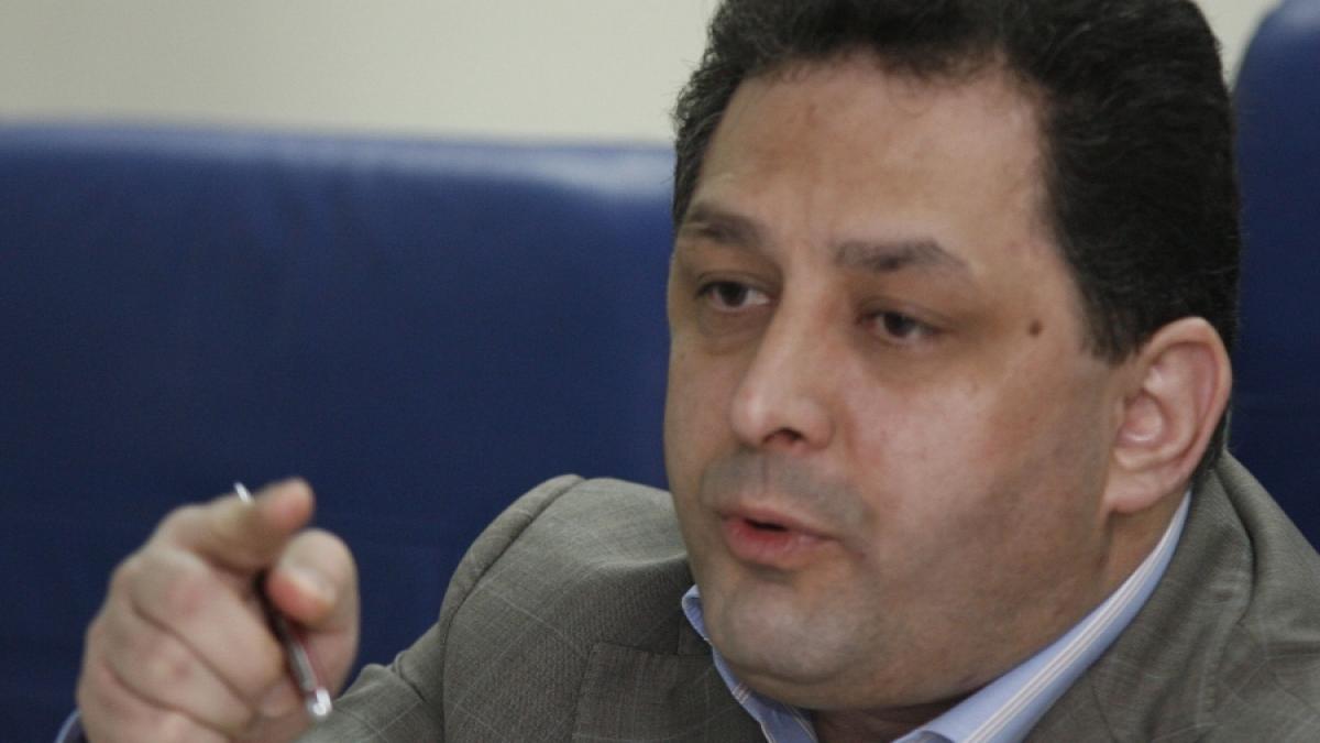 Vanghelie acceptă şi varianta opoziţiei şi susţine că nu vrea congres