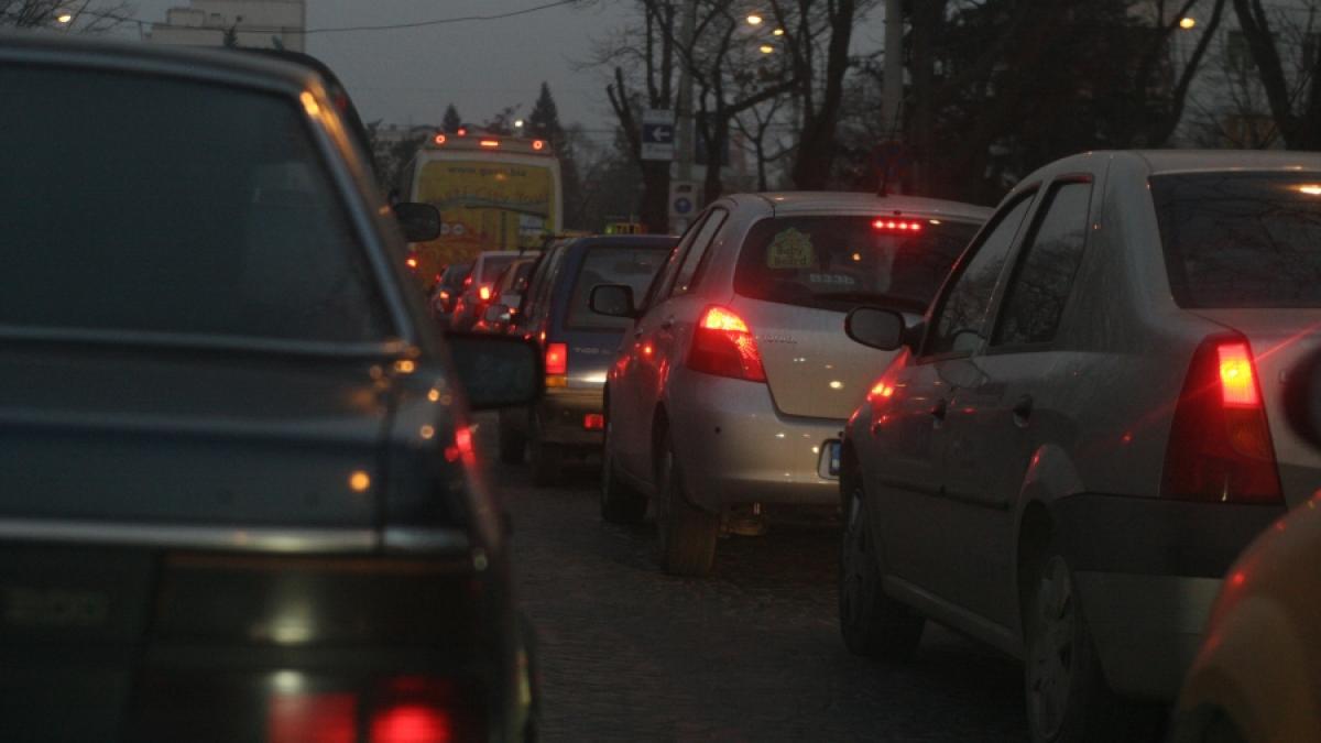 "BUCUREŞTI, INIMA ŢĂRII"/Atenţie, se stă în trafic, lăsaţi maşinile acasă!