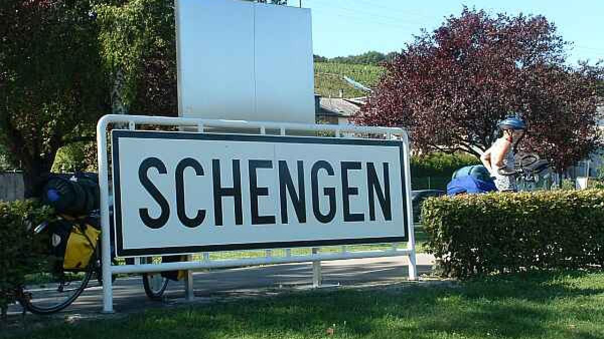 România ar putea adera la spaţiul Schengen în 2011