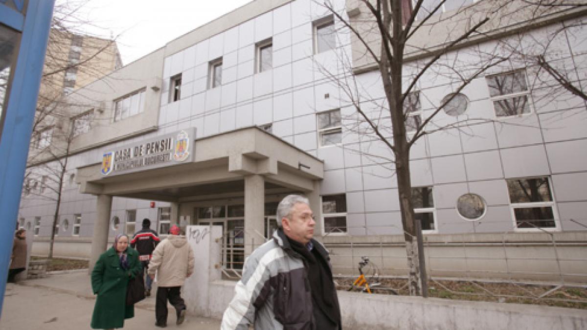 PANICA PENSIONARILOR / "Nu vă alarmaţi, banii vor fi daţi!"