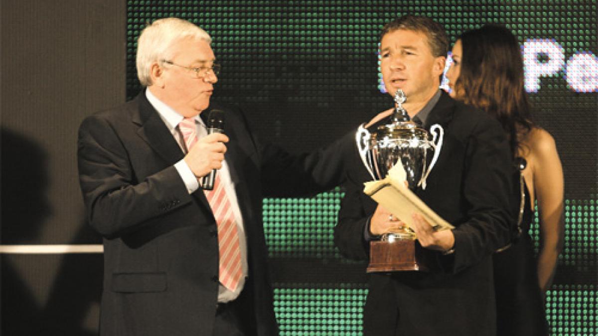 GALA FOTBALULUI ROM&Acirc;NESC / Petrescu şi Mutu, laureaţi