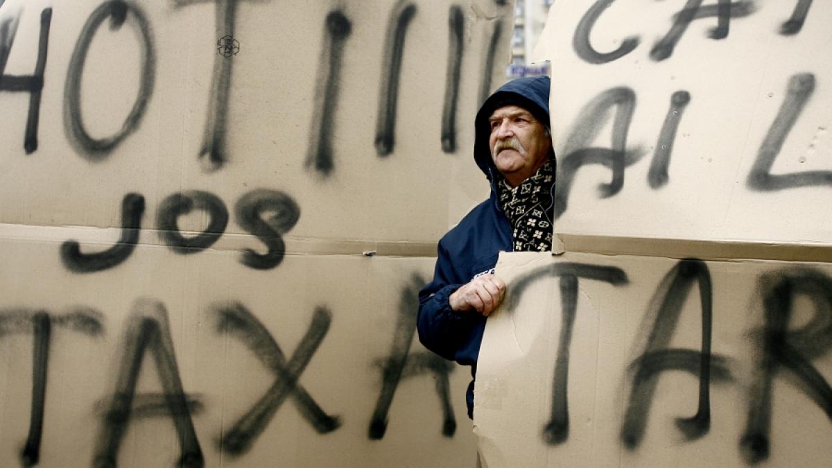ROM&Acirc;NIA, BLOCATĂ &Icirc;N PROTESTE/Au cerut anularea taxei auto triplate