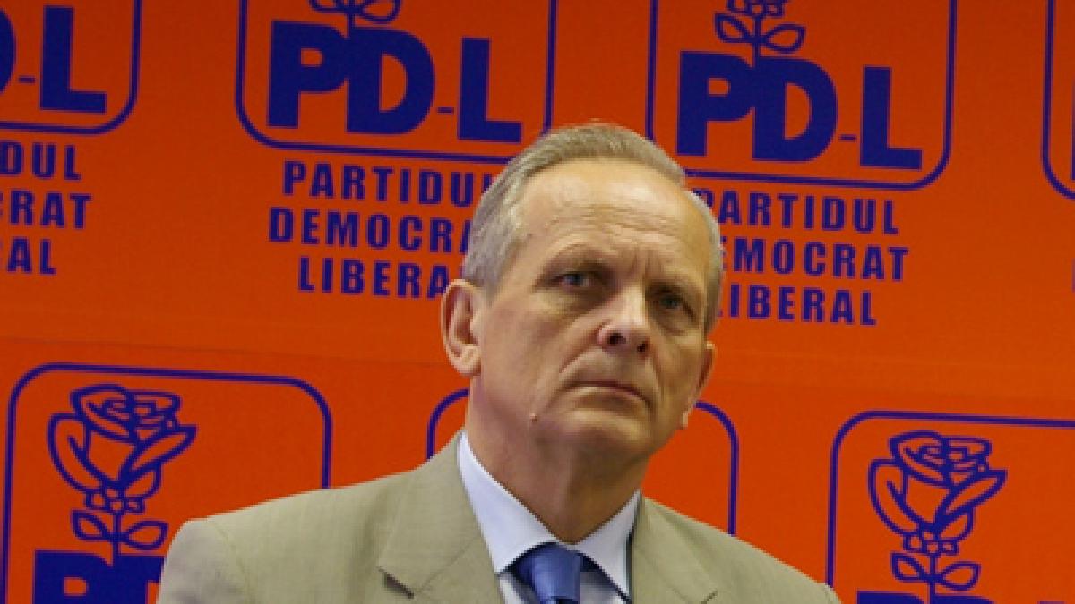 Stolojan s-a retras din funcţia de premier / video