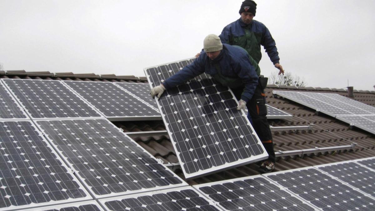 Cap avem, minte ne mai trebuie / Panourile solare de băgat în priză