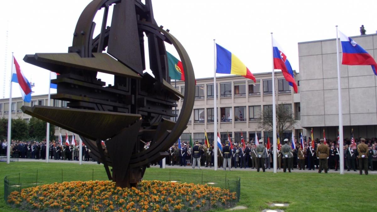 SPION RUS &Icirc;N BLANĂ NATO/Cârtiţa a fost şi la Bucureşti