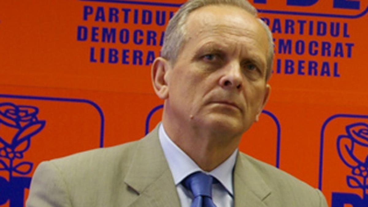 Stolojan: Rămân fidel Partidului Democrat Liberal