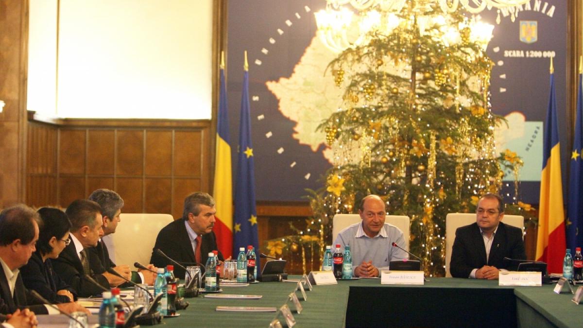 SFATURI, LECŢII, AVERTISMENTE.../Băsescu, şef la Palatul Victoria