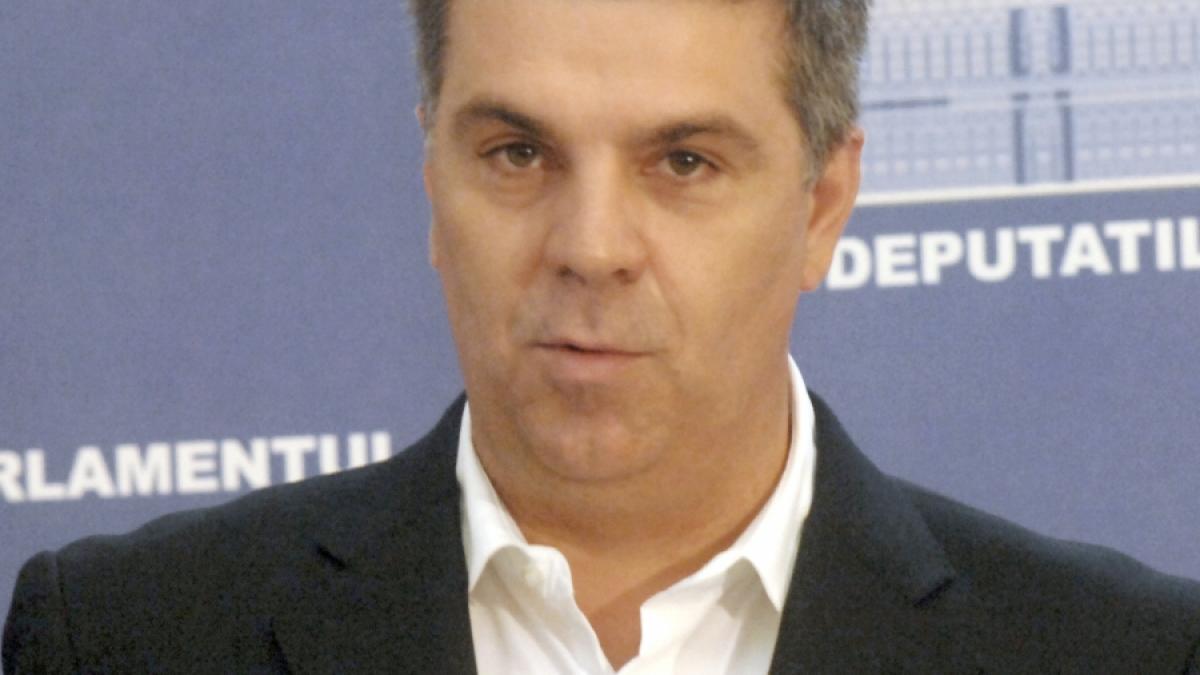 CER CAZARE/Aleşi noi cu tupeu vechi