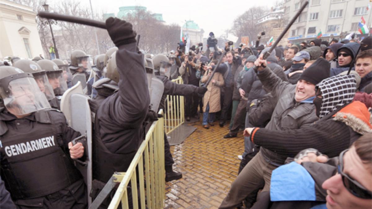 NEMULŢUMIRI / Violenţe pe străzile din Sofia