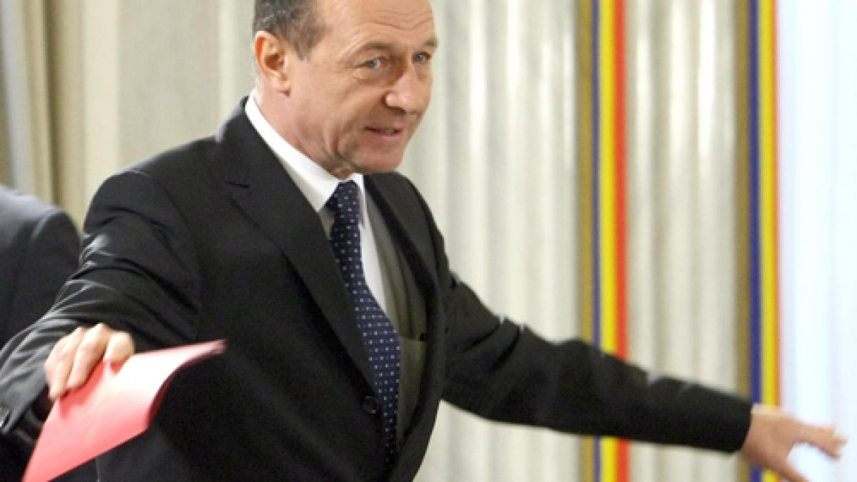 REVIZUIREA CONSTITUŢIEI / Decalog pentru super preşedintele Băsescu