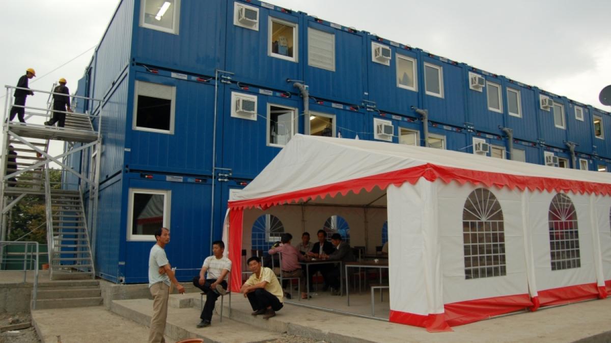PALASUL DE L&Acirc;NGĂ PALAT/Chinatown în buricul Ieşilor