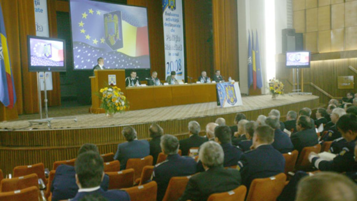 BILANŢUL POLIŢIEI ROM&Acirc;NE / Mângâiaţi, dar trântiţi