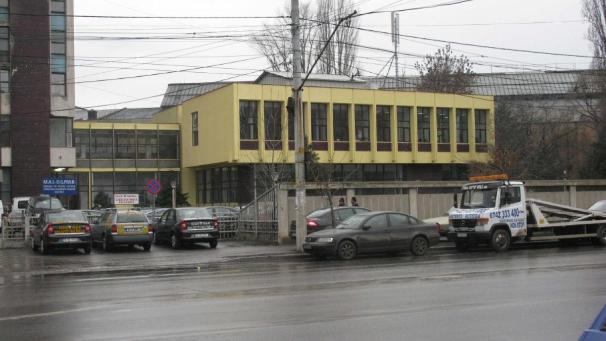 Automiliţienii – bani şi tupeu