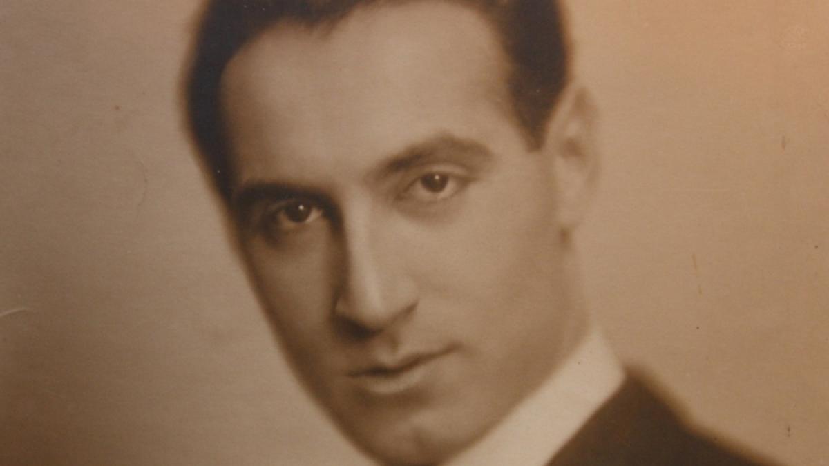 Jean Moscopol, vocea caldă, înmiresmată